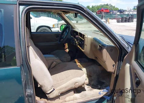 1996 Chevrolet S Truck S10 из США, поврежденный, VIN 1GCDT19X0TK165960